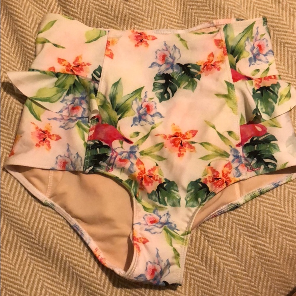 Kortni jeane NWOT flamingo floral bottoms